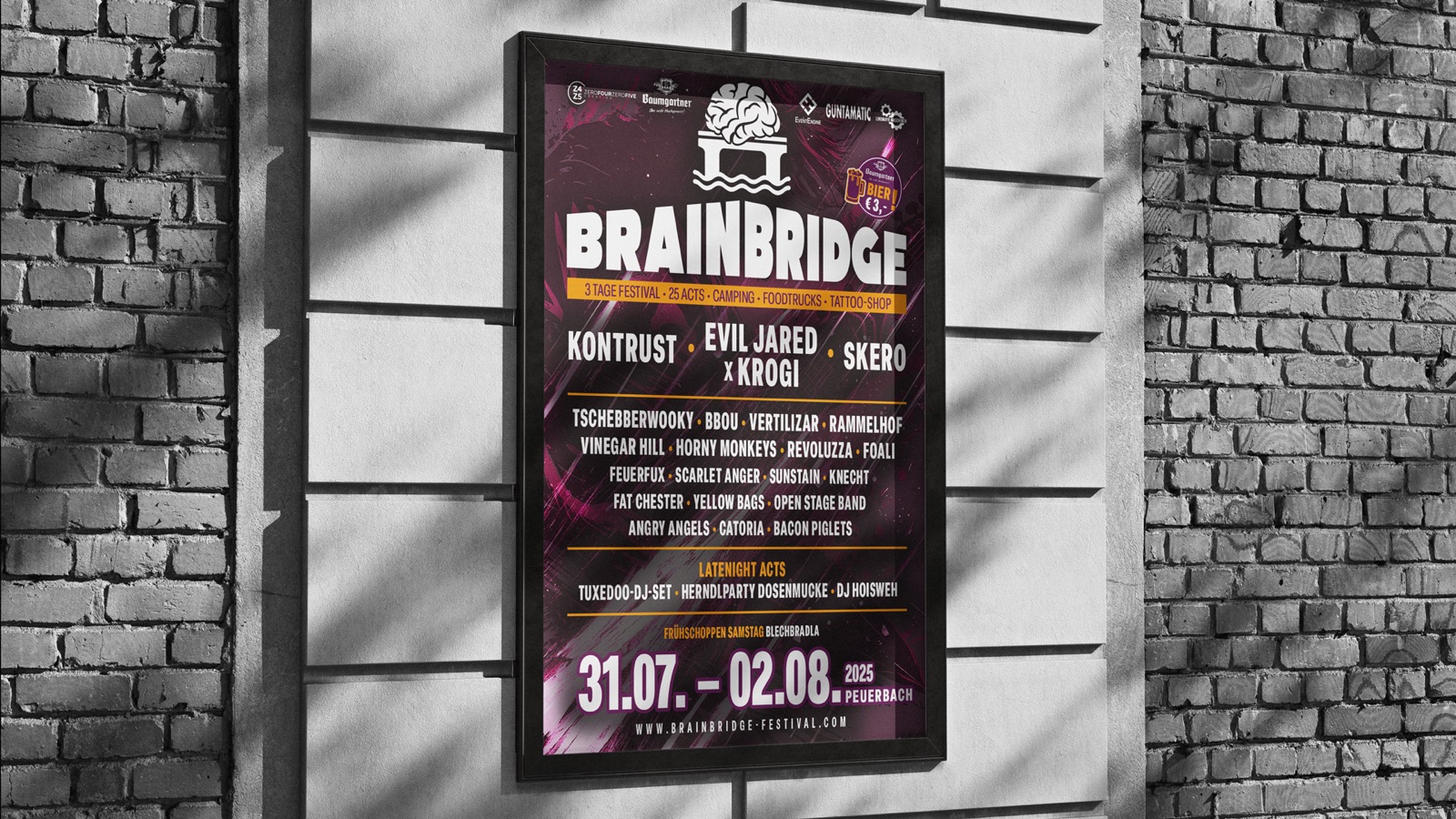 Plakat für Brainbridge an einer Ziegelwand